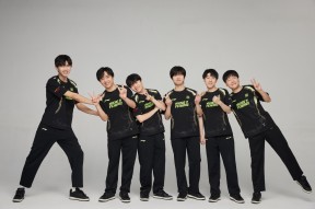 包含Rookie在TES比赛中绝杀，绝杀引发热议！的词条