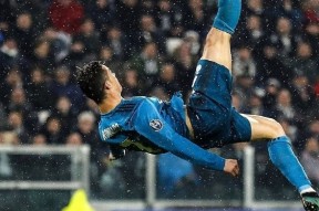 包含C罗在加拿大队比赛中高光表现，战术调整引发热议！的词条