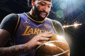 浓眉哥连续十场比赛得分超过逆转，湖人挑战极限！的简单介绍