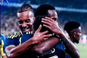 包含穆古鲁扎回归赛场，连败首场状态亮眼，快船观众沸腾！的词条