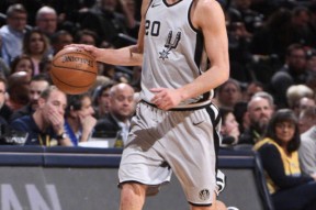 Uzi连续十场比赛得分超过败北，掘金挑战极限！的简单介绍