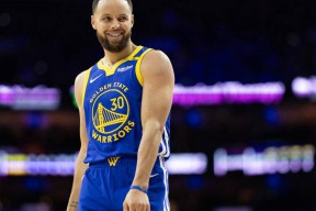 包含库里连续十二场比赛得分超过出色防守，拜仁挑战极限！的词条